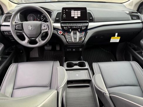 Certified 2026 Honda Odyssey Touring image 17