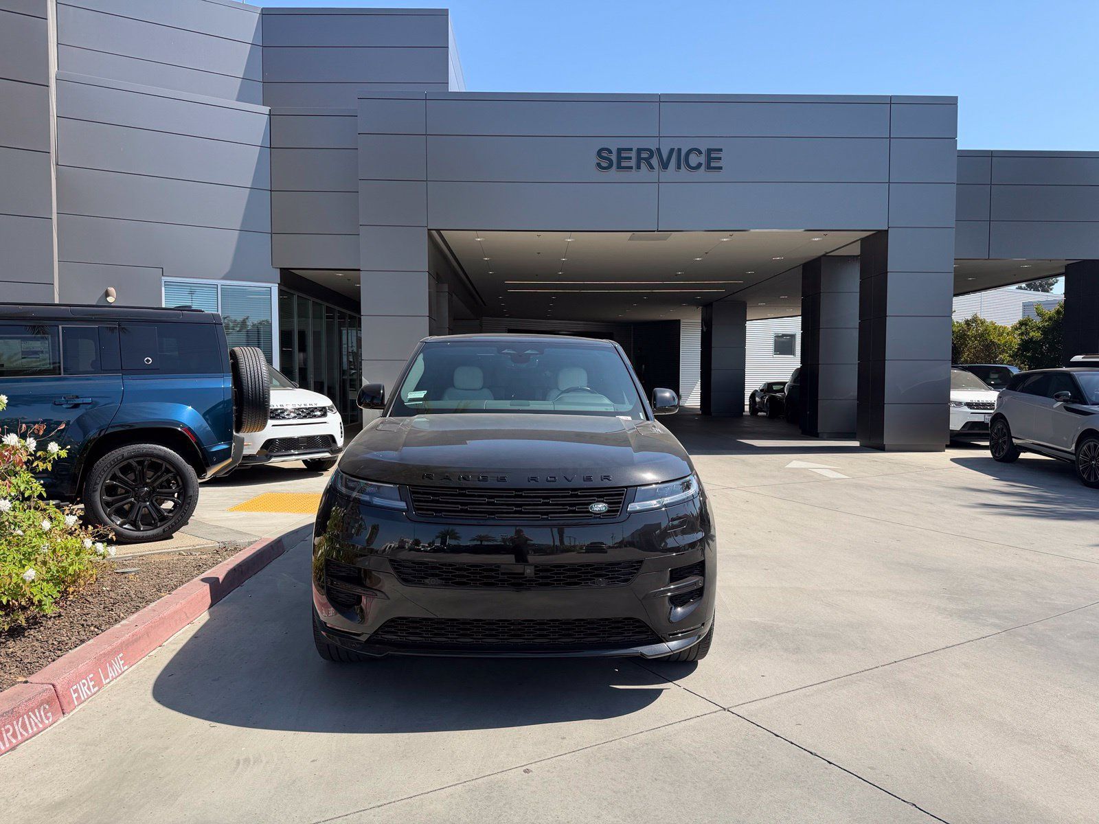 Certified 2024 Land Rover Range Rover Sport Dynamic SE AWD/4WD image 2