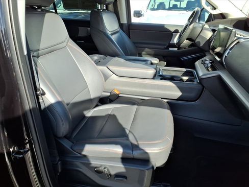 Certified 2025 Ford Expedition Active image 6