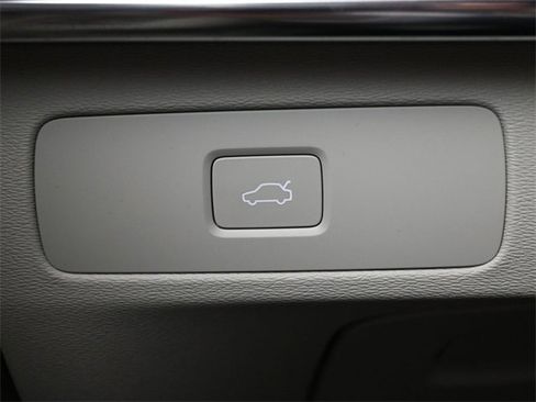 New 2026 Volvo XC90 B6 Ultra image 28