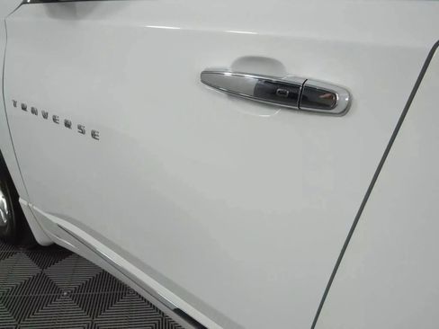 Used 2018 Chevrolet Traverse High Country image 32