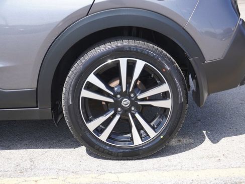 Used 2020 Nissan Kicks SR FWD image 11