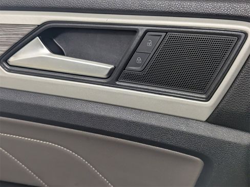 Used 2022 Volkswagen Atlas Cross Sport SE image 14