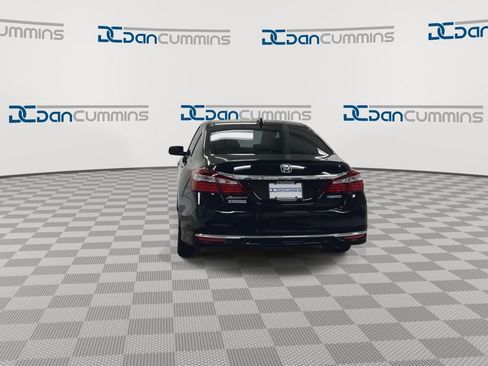Used 2017 Honda Accord EX-L image 7