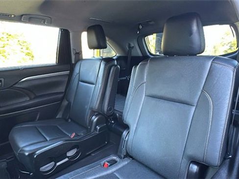 Used 2017 Toyota Highlander Limited image 33