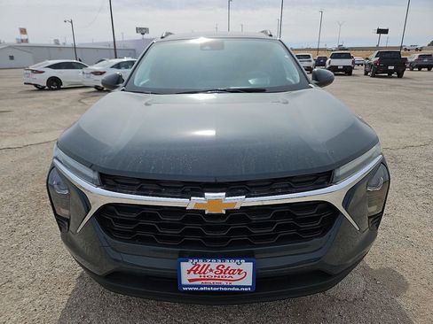 Used 2025 Chevrolet Trax LT image 12
