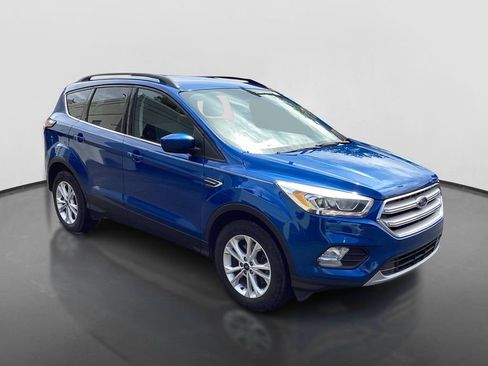 Used 2017 Ford Escape SE w/ Equipment Group 201A AWD/4WD image 3