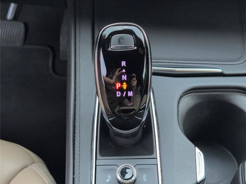 Used 2025 Cadillac XT4 Premium Luxury FWD image 25