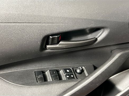 Used 2022 Toyota Corolla LE FWD image 16