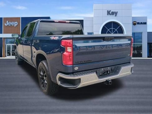 Used 2022 Chevrolet Silverado 1500 LT AWD/4WD image 3