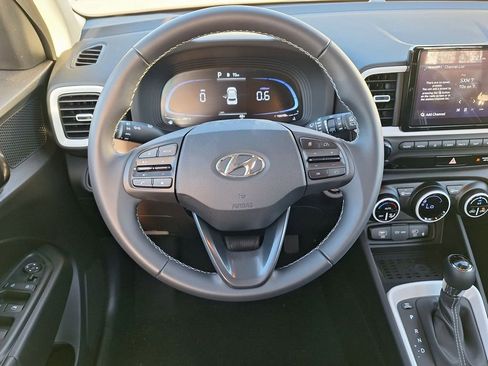 New 2024 Hyundai Venue Limited FWD image 15