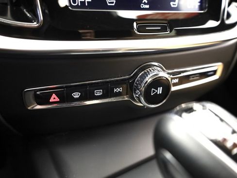 Used 2020 Volvo V60 T5 Cross Country w/ Protection Package Premier image 20