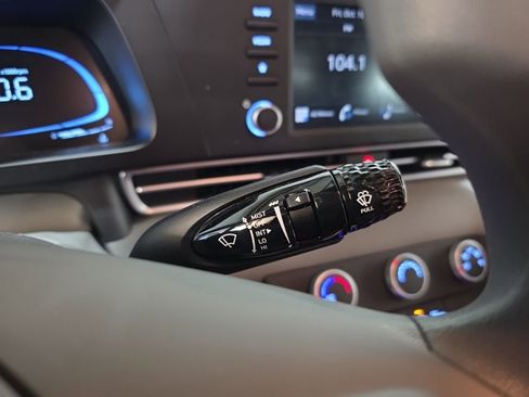 Used 2025 Hyundai Elantra SE image 16