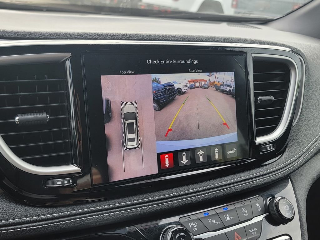 New 2025 Chrysler Pacifica Select w/ Fav Edition Package FWD image 17