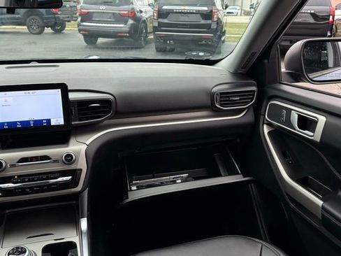 Used 2022 Ford Explorer XLT w/ Equipment Group 202A image 32