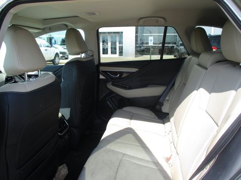 Used 2025 Subaru Outback Limited AWD/4WD image 16