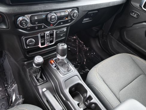 Used 2025 Jeep Wrangler Unlimited Sport AWD/4WD image 16