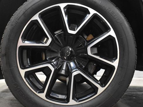 Used 2022 Chevrolet Tahoe RST w/ Luxury Package AWD/4WD image 31