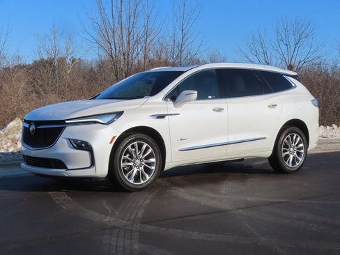 Used 2024 Buick Enclave Avenir w/ Avenir Technology Package image 29