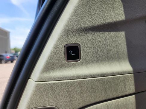 Used 2020 Chrysler Voyager Lxi image 29