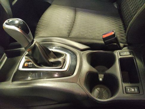 Used 2020 Nissan Rogue SV FWD image 26