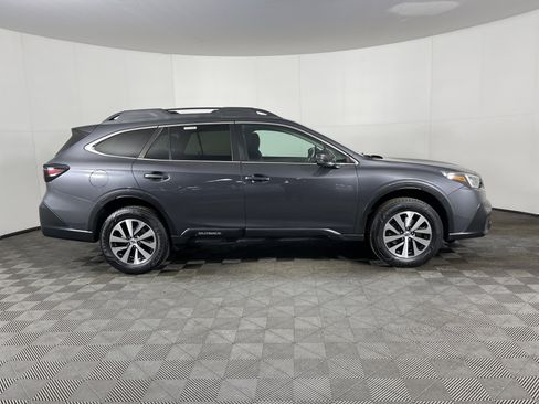 Used 2020 Subaru Outback Premium image 5