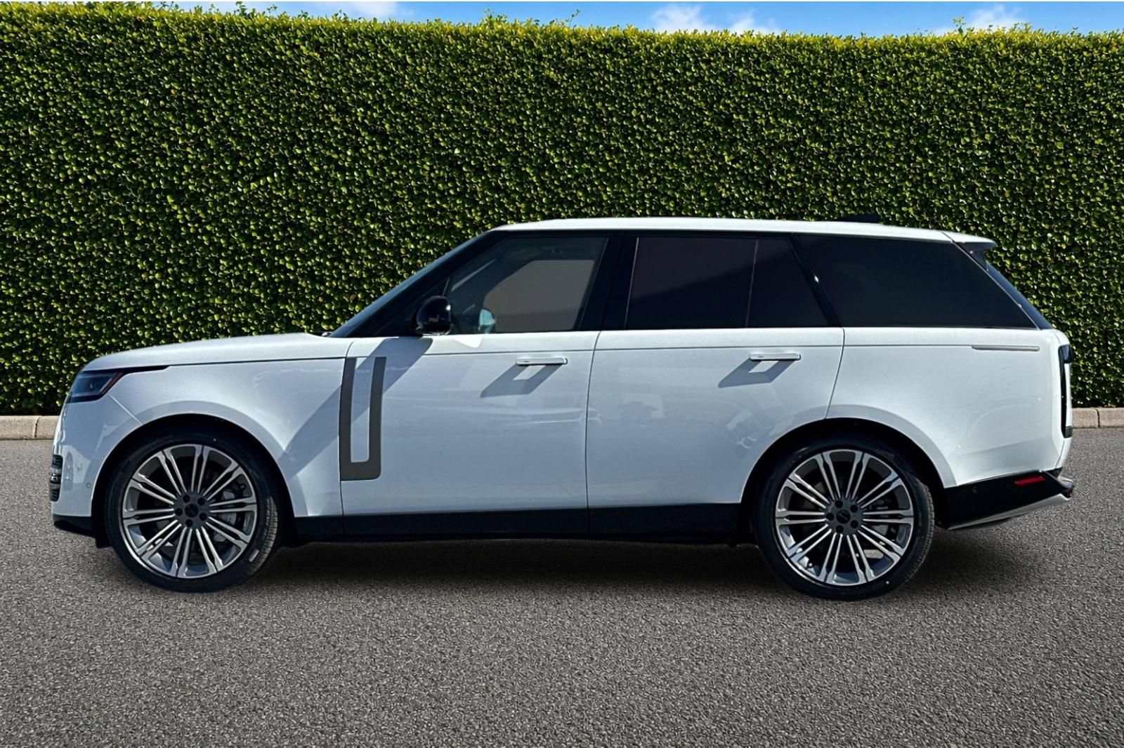 New 2026 Land Rover Range Rover SE AWD/4WD image 3