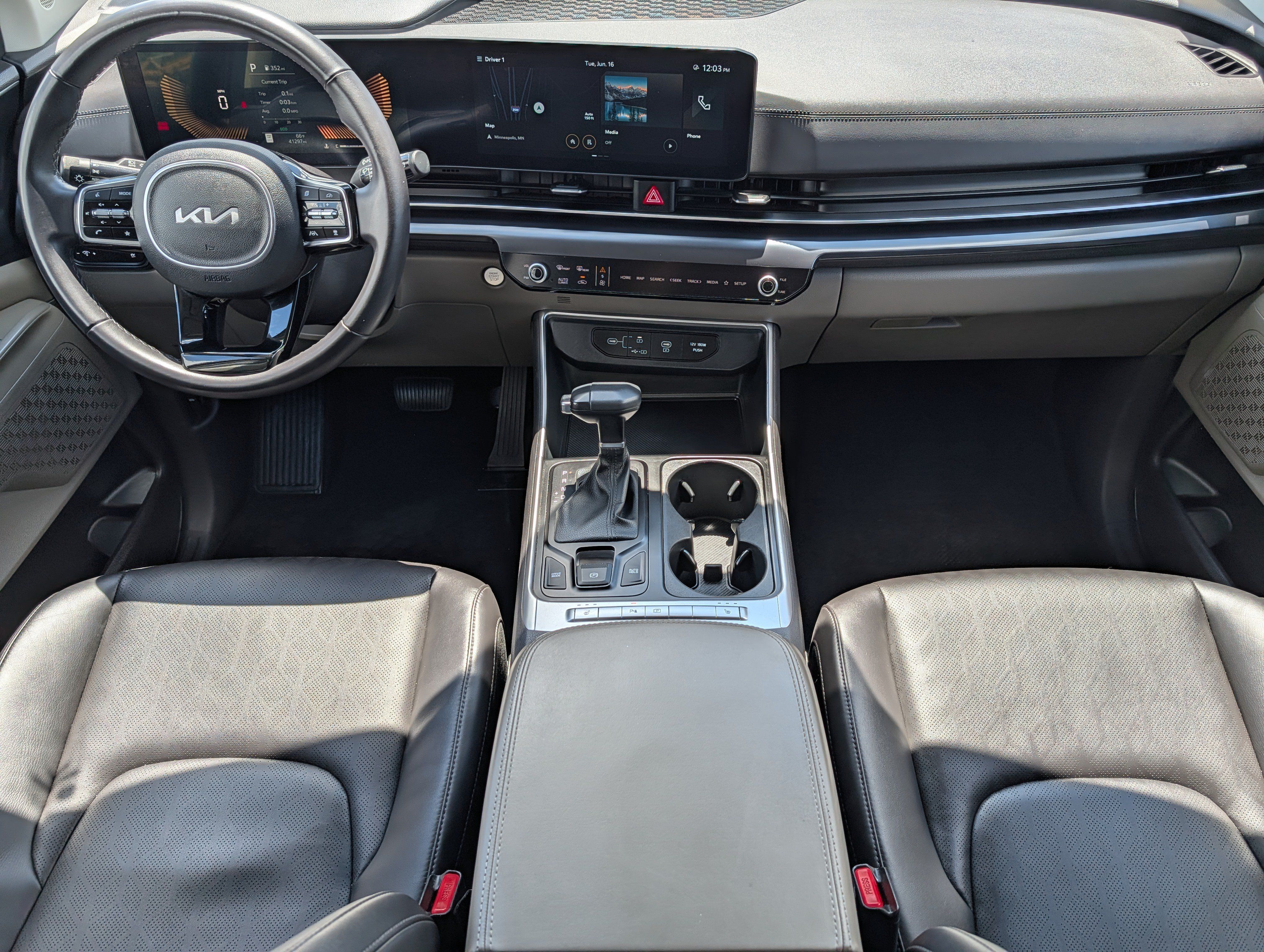 Certified 2025 Kia Carnival FWD image 10