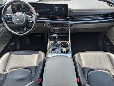 Certified 2025 Kia Carnival FWD image 10