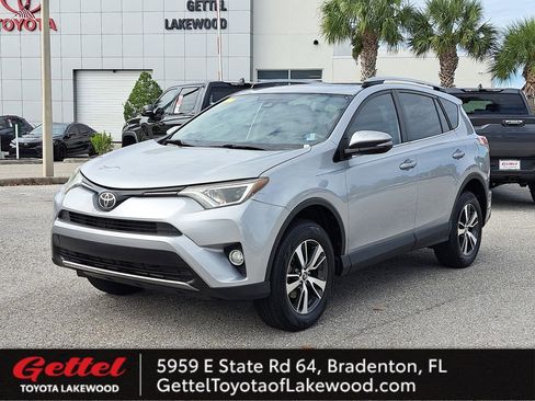 Used 2017 Toyota RAV4 XLE image 1