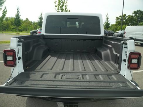 New 2026 Jeep Gladiator Mojave w/ Steel Bumper Group AWD/4WD image 15