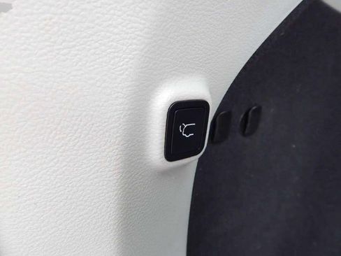 Used 2020 Jeep Cherokee Limited w/ Technology Group image 30