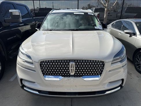 Used 2023 Lincoln Aviator Standard w/ Class IV Trailer Tow Package image 5