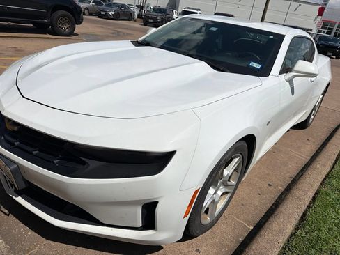 Used 2020 Chevrolet Camaro LT RWD image 5