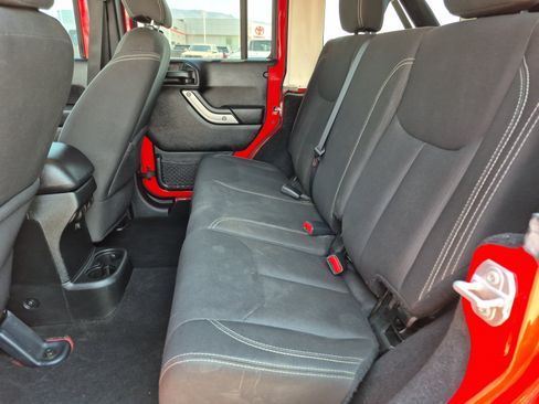 Used 2018 Jeep Wrangler Unlimited Rubicon w/ Connectivity Group AWD/4WD image 20