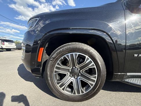 Used 2023 Jeep Wagoneer Series II AWD/4WD image 10