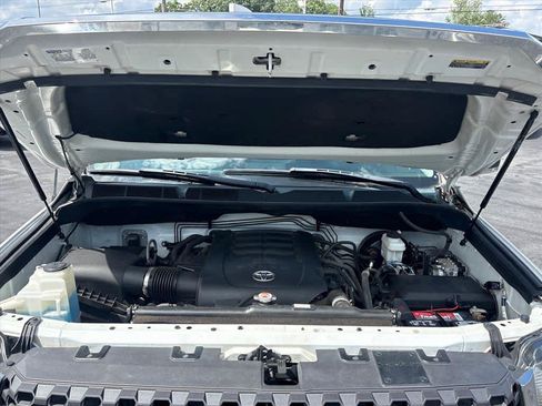 Used 2019 Toyota Tundra SR5 w/ SR5 Upgrade Package AWD/4WD image 31