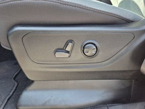 Used 2025 RAM 1500 Big Horn AWD/4WD image 9