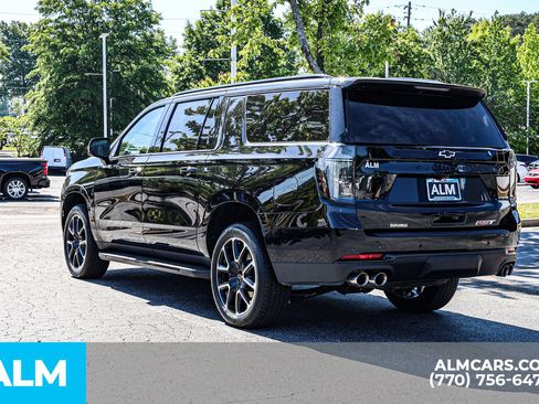 Used 2025 Chevrolet Suburban RST w/ Comfort Package AWD/4WD image 7