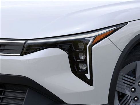 New 2025 Kia K4 LX image 10
