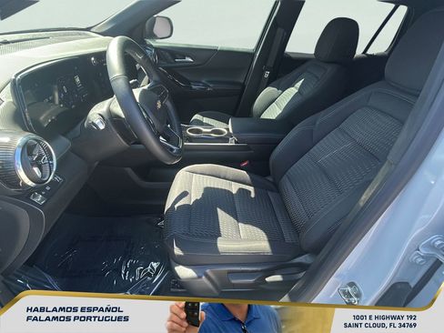 Used 2025 Chevrolet Equinox LT w/ Safety and Technology Package FWD image 12