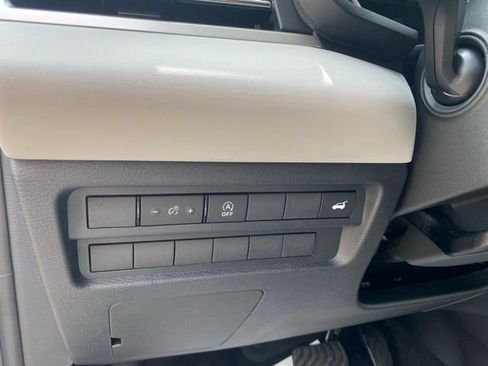 New 2026 Mitsubishi Outlander LE FWD image 10