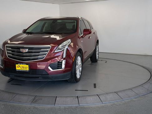 Used 2018 Cadillac XT5 Premium Luxury FWD image 3