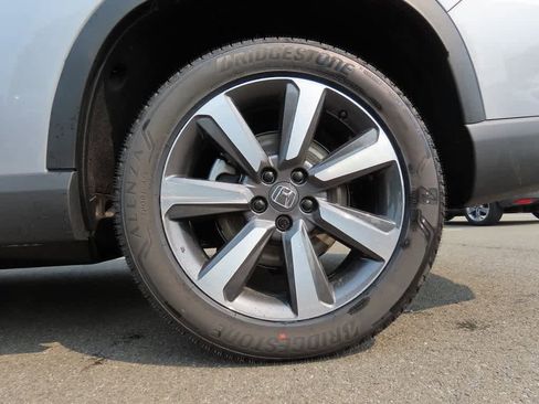 New 2025 Honda Pilot Touring image 9