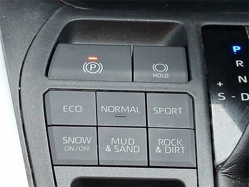 Used 2020 Toyota RAV4 XLE image 25