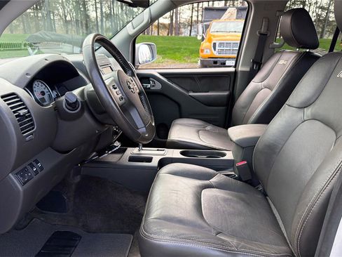 Used 2017 Nissan Frontier PRO-4X w/ Pro-4x Luxury Package AWD/4WD image 10