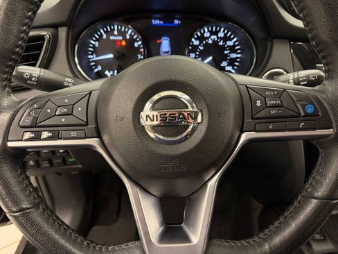 Used 2019 Nissan Rogue SV w/ Premium Package AWD/4WD image 9