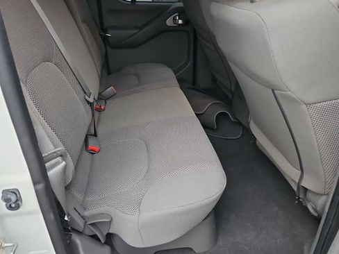 Used 2020 Nissan Frontier SV w/ Midnight Edition Floor Mats image 16