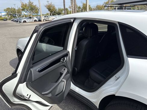 Certified 2022 Porsche Macan image 29