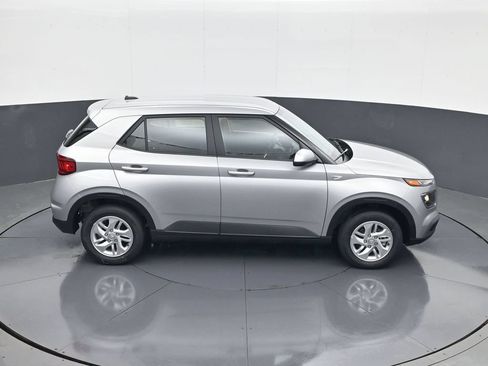 New 2026 Hyundai Venue SE FWD image 16